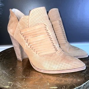 Vince Camuto Booties size 7.5
